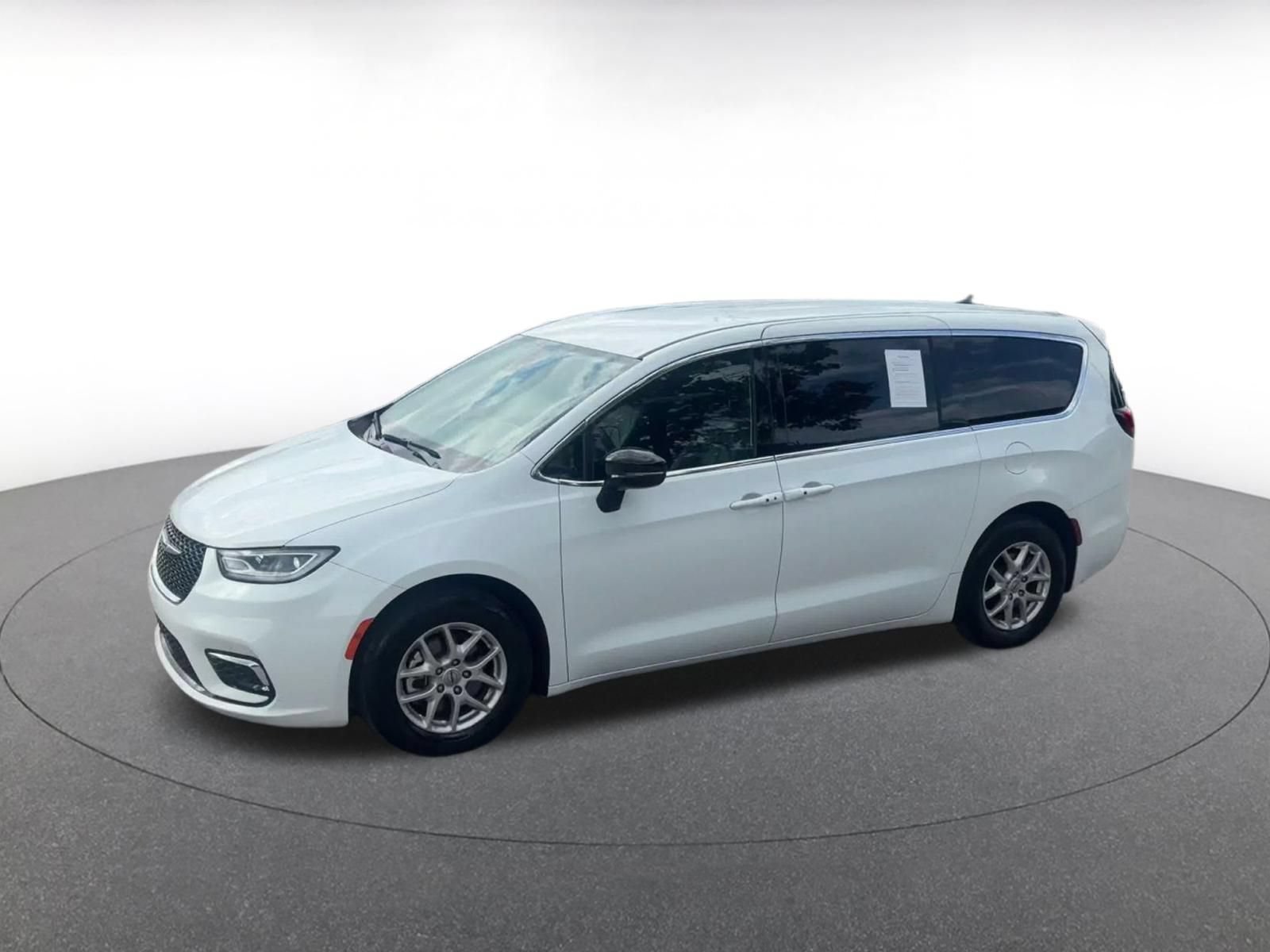 Thumbnail: 2025 Chrysler Pacifica - 6