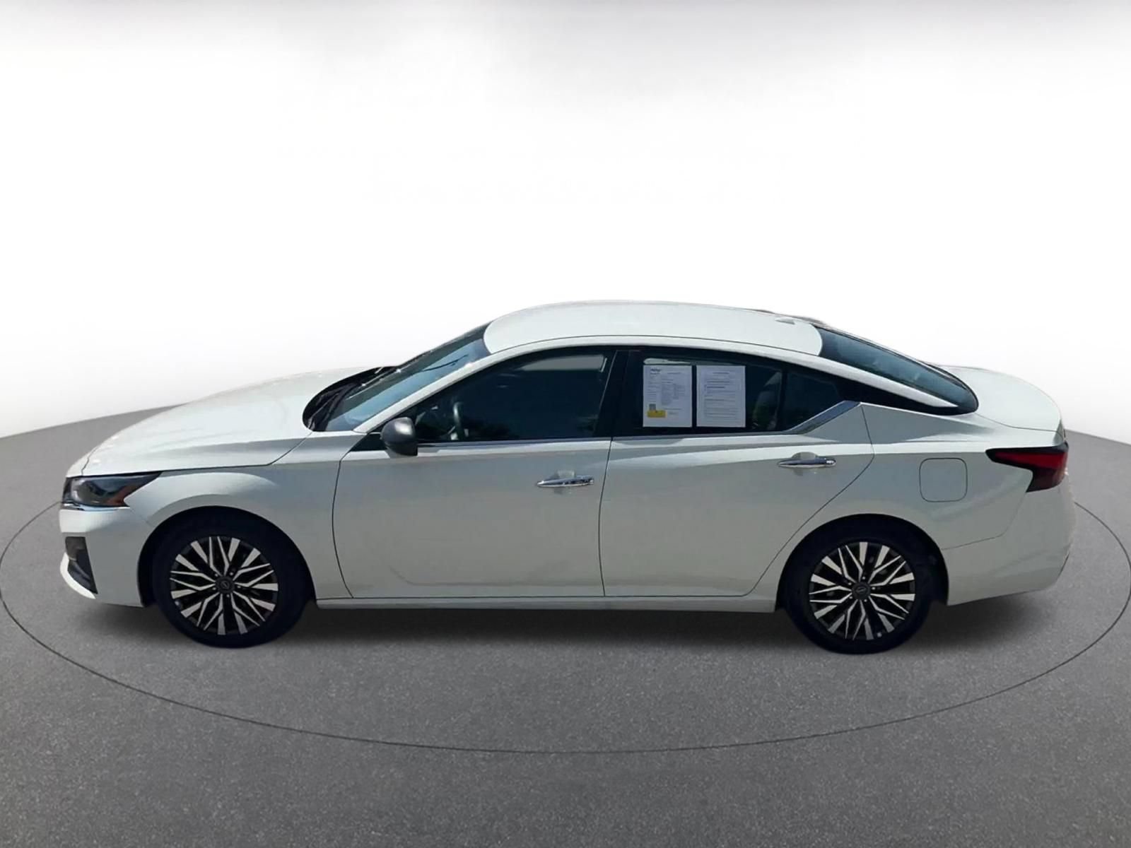 Thumbnail: 2025 Nissan Altima - 9