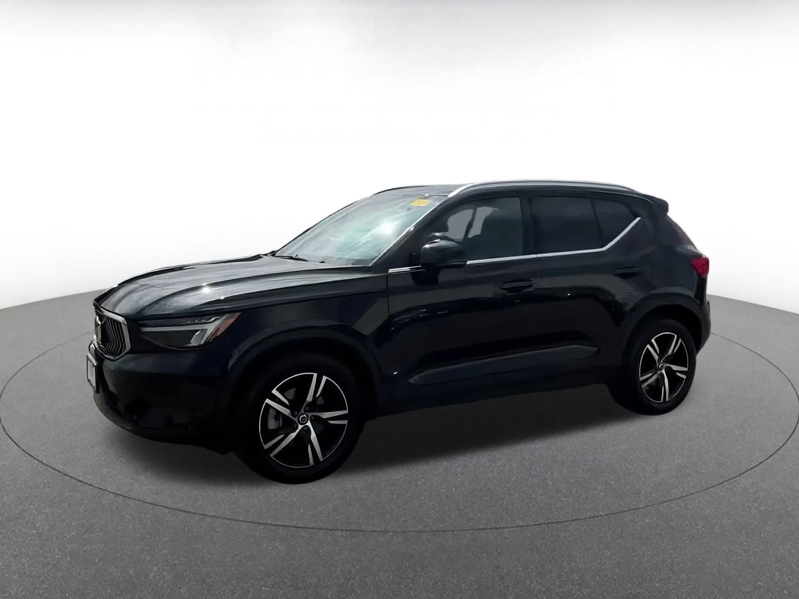Thumbnail: 2024 Volvo XC40 - 8