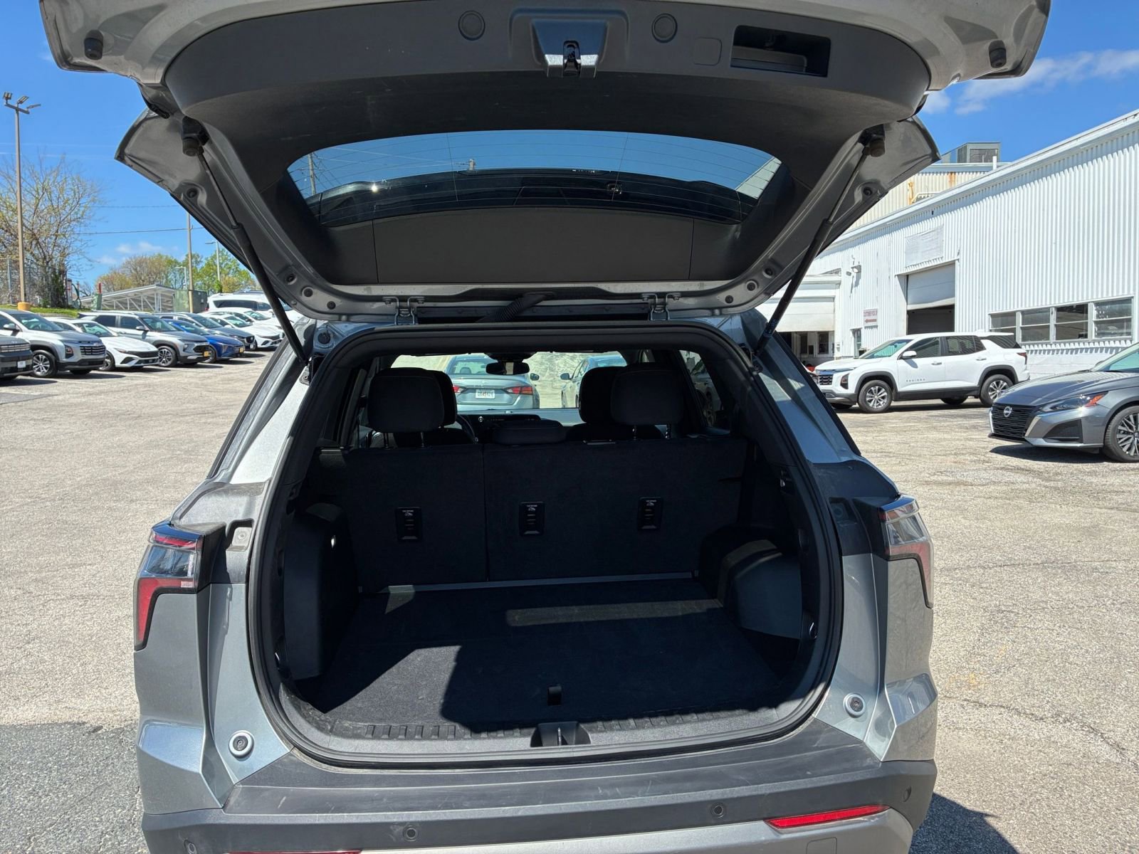 Thumbnail: 2025 Chevrolet Equinox - 32