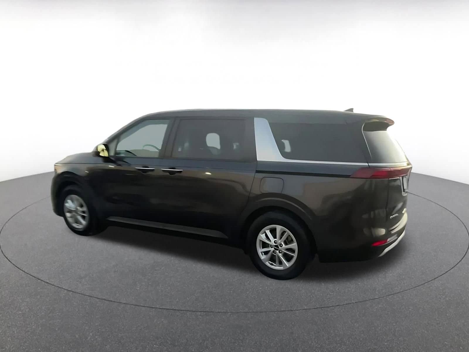 Thumbnail: 2023 Kia Carnival - 9