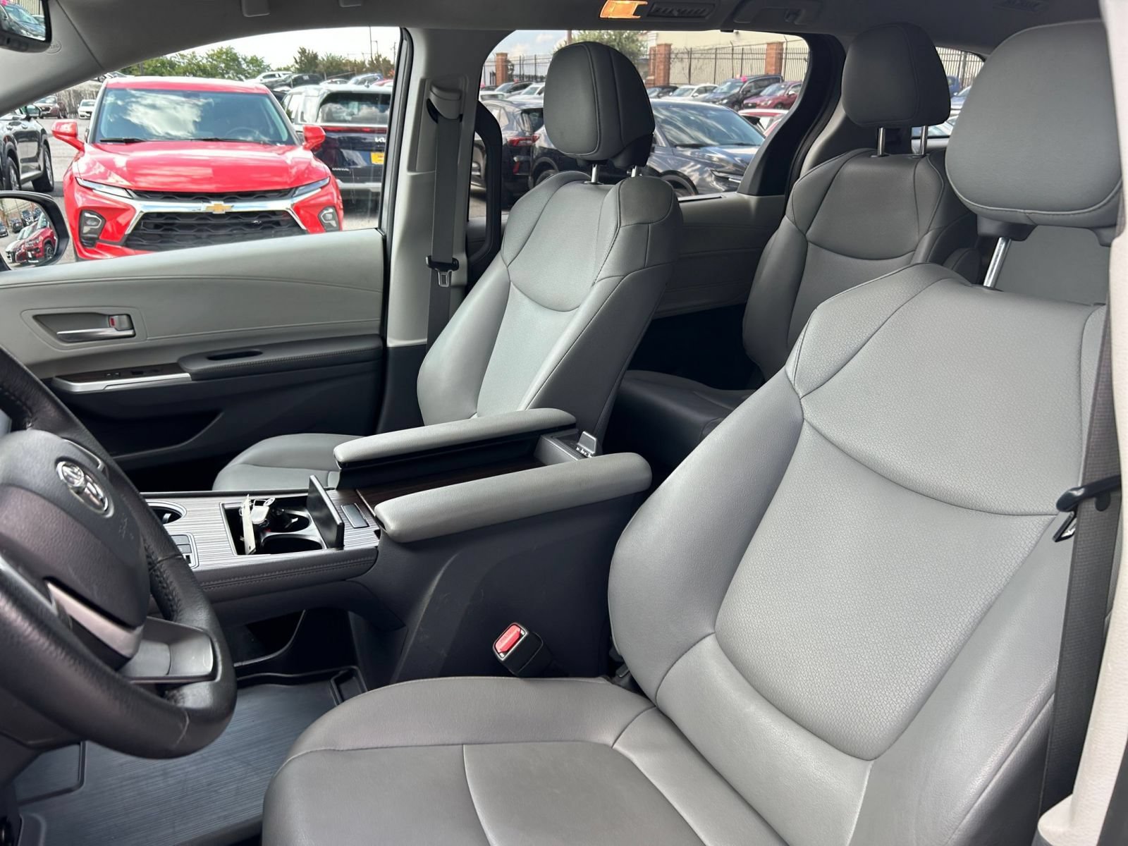 Thumbnail: 2023 Toyota Sienna - 30