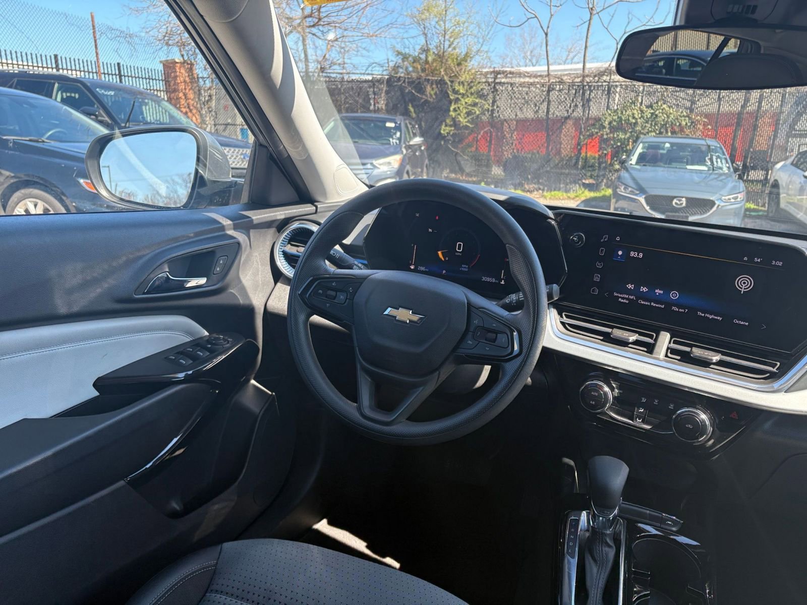 Thumbnail: 2025 Chevrolet Trax - 32