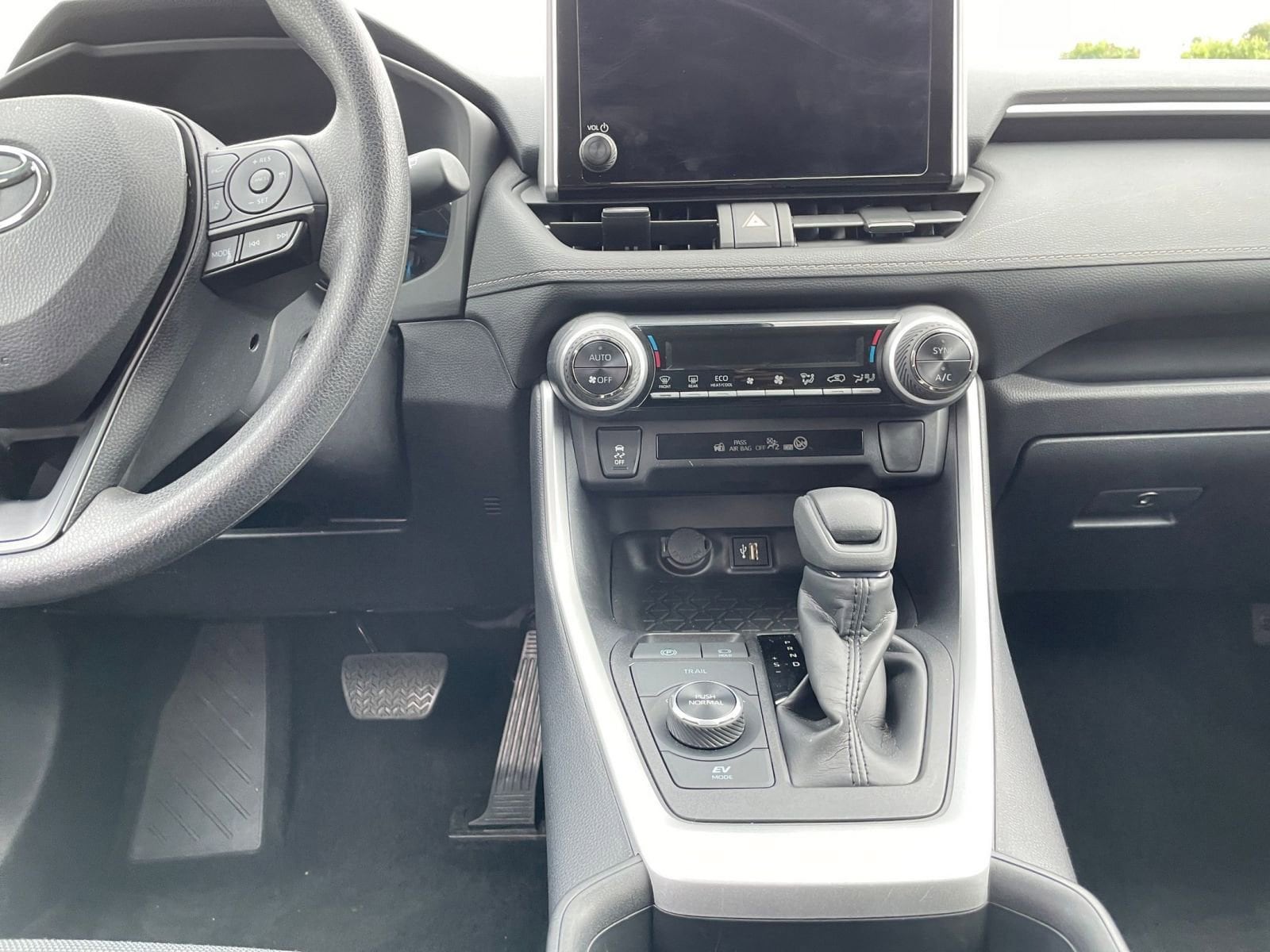 Thumbnail: 2025 Toyota RAV4 - 18