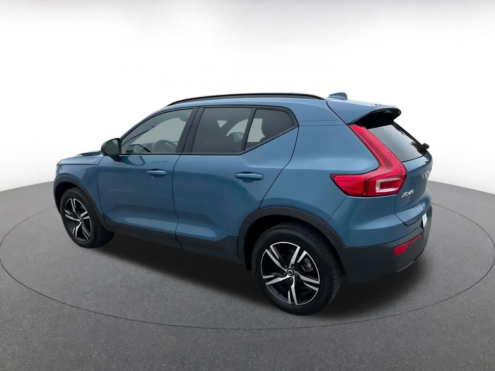 Thumbnail: 2024 Volvo XC40 - 10