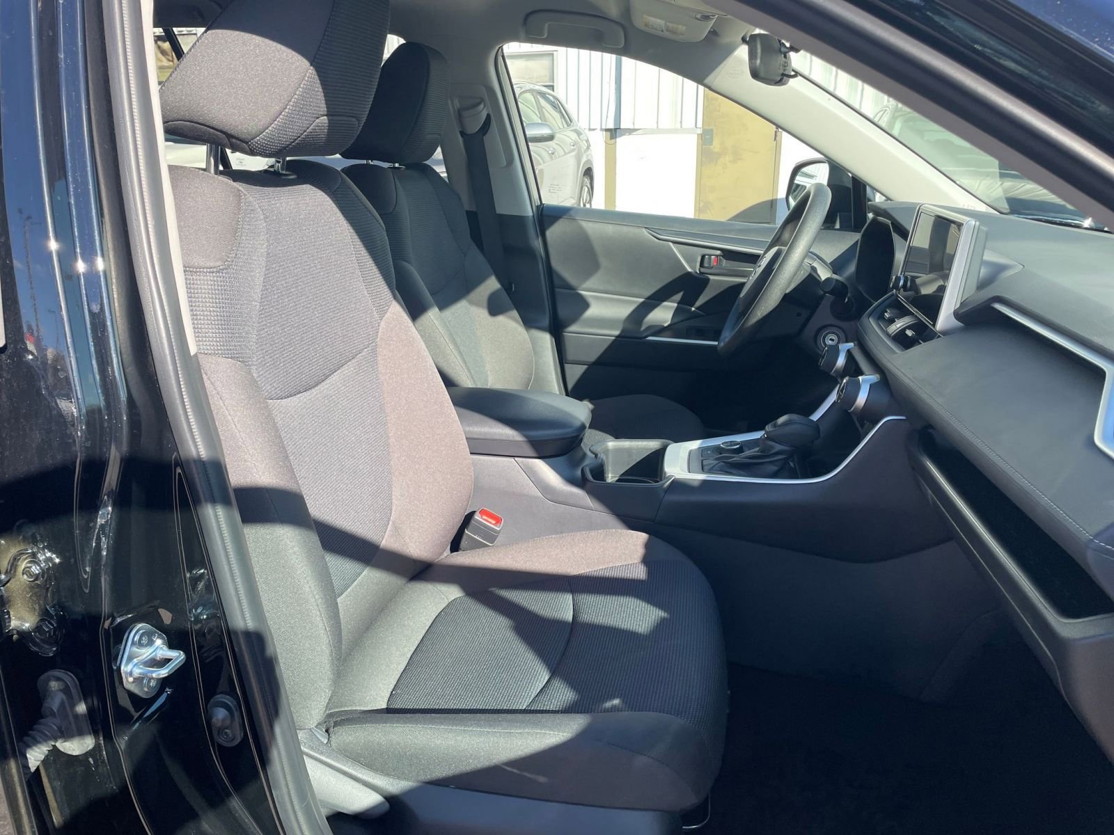 Thumbnail: 2025 Toyota RAV4 - 35