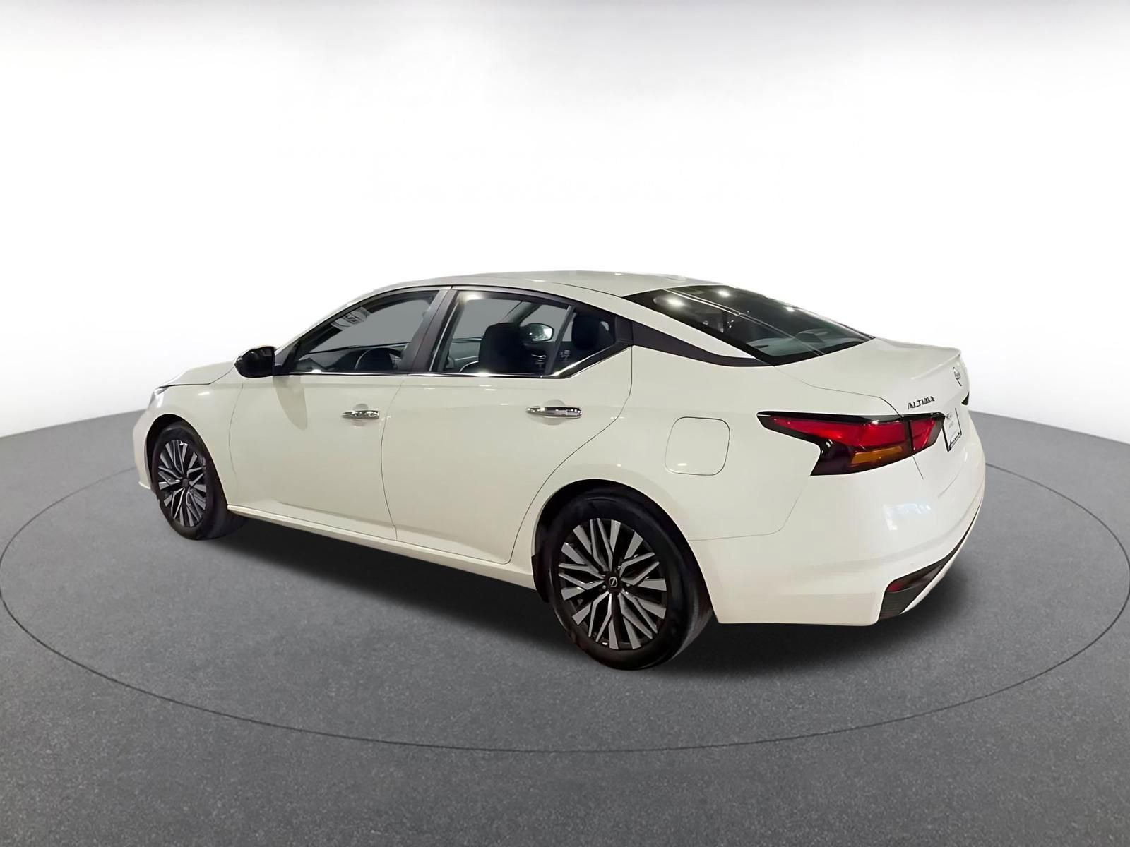 Thumbnail: 2025 Nissan Altima - 10