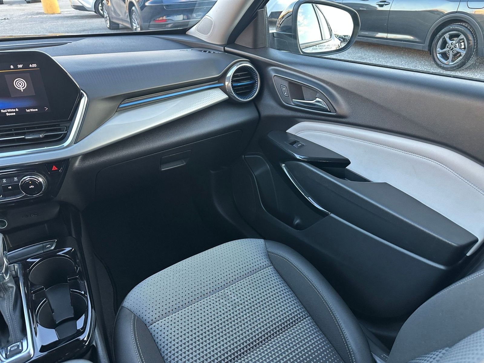 Thumbnail: 2025 Chevrolet Trax - 33