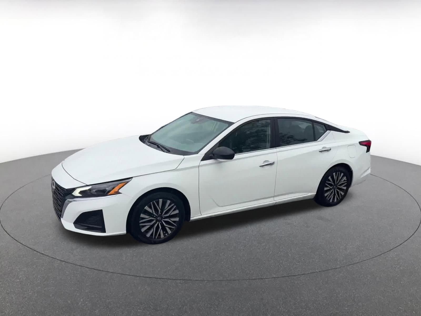 Thumbnail: 2025 Nissan Altima - 8