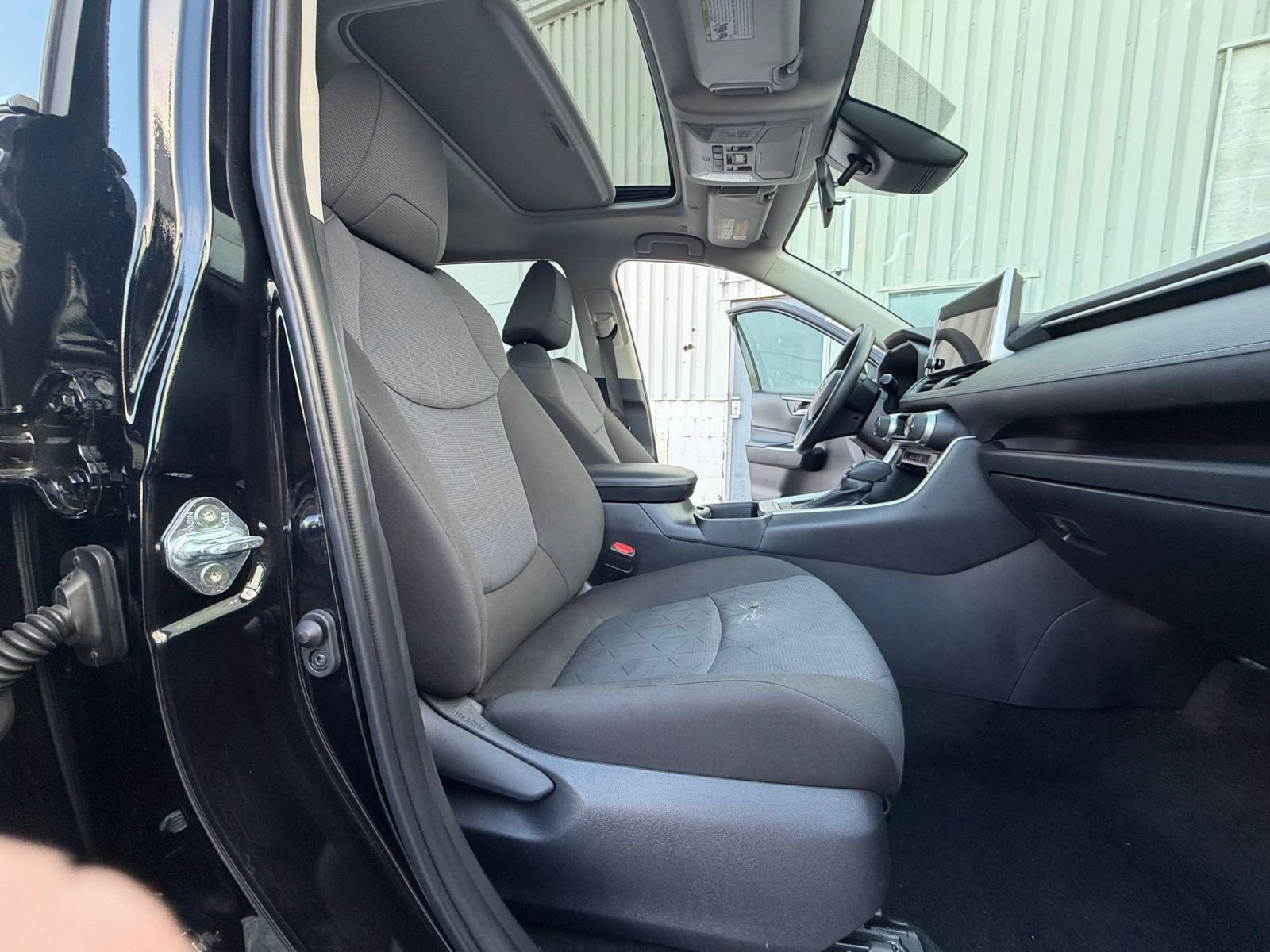 Thumbnail: 2025 Toyota RAV4 - 29