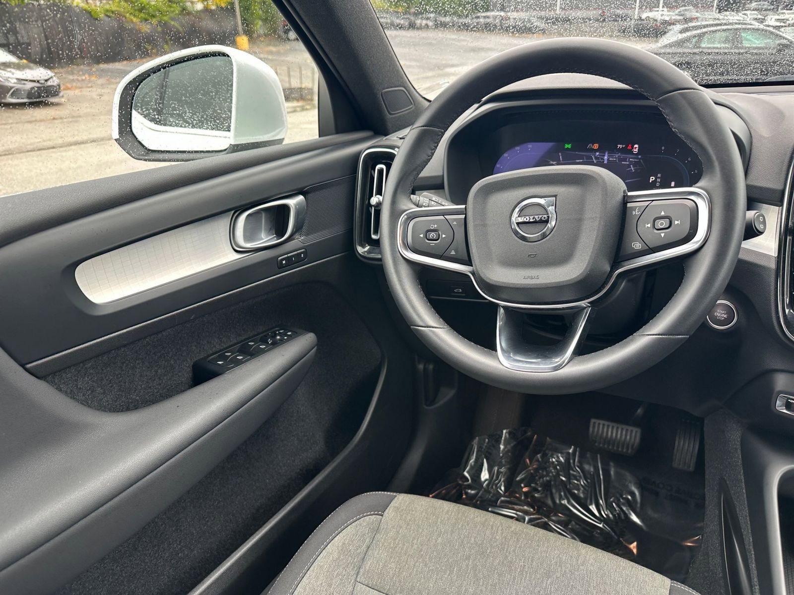 Thumbnail: 2024 Volvo XC40 - 34