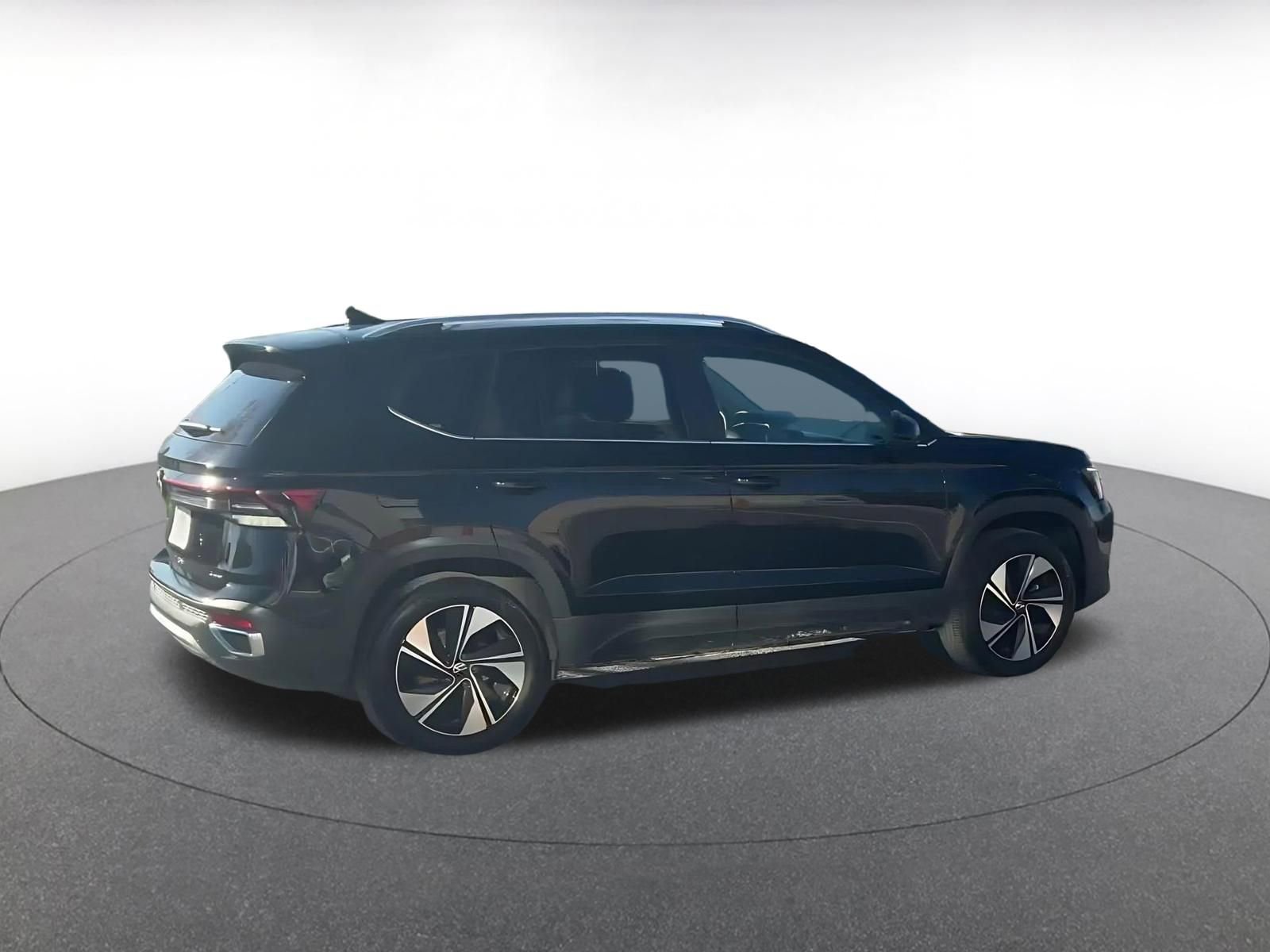 Thumbnail: 2025 Volkswagen Taos - 15