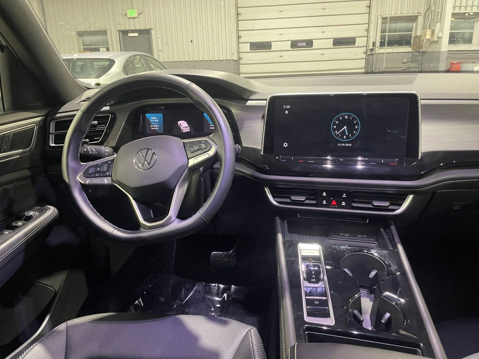 Thumbnail: 2025 Volkswagen Atlas - 34