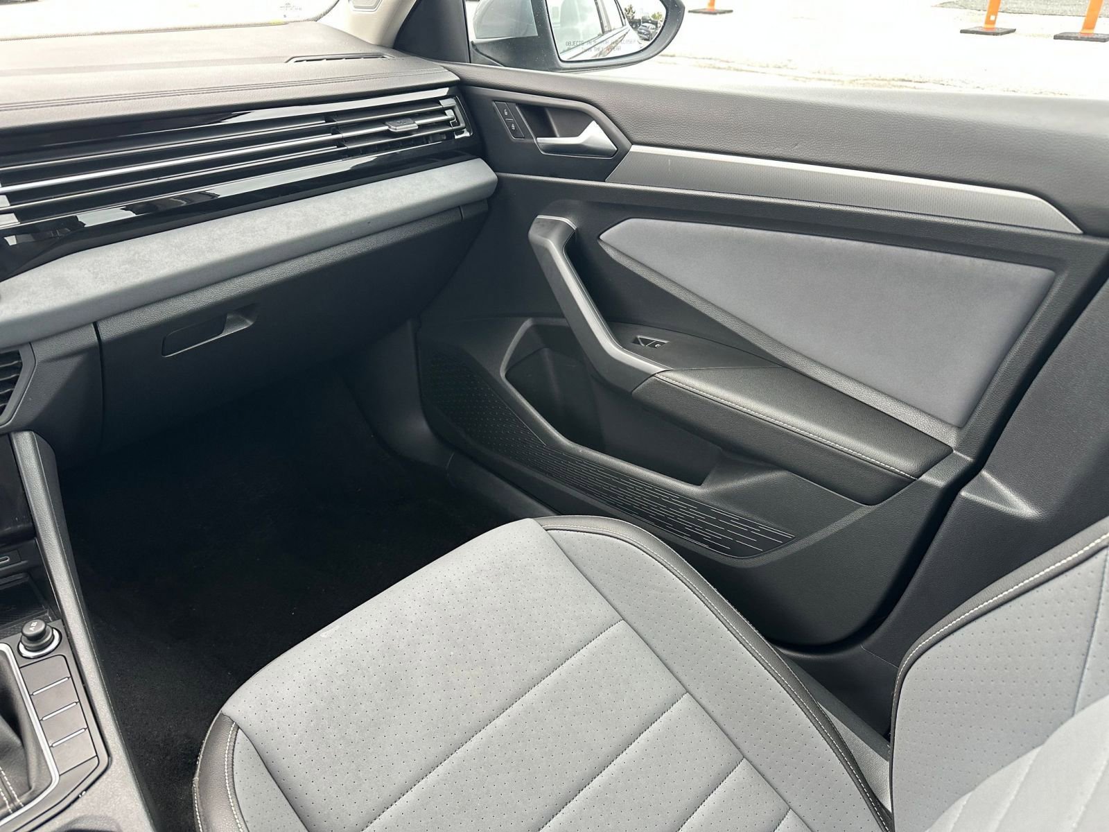 Thumbnail: 2025 Volkswagen Jetta - 34