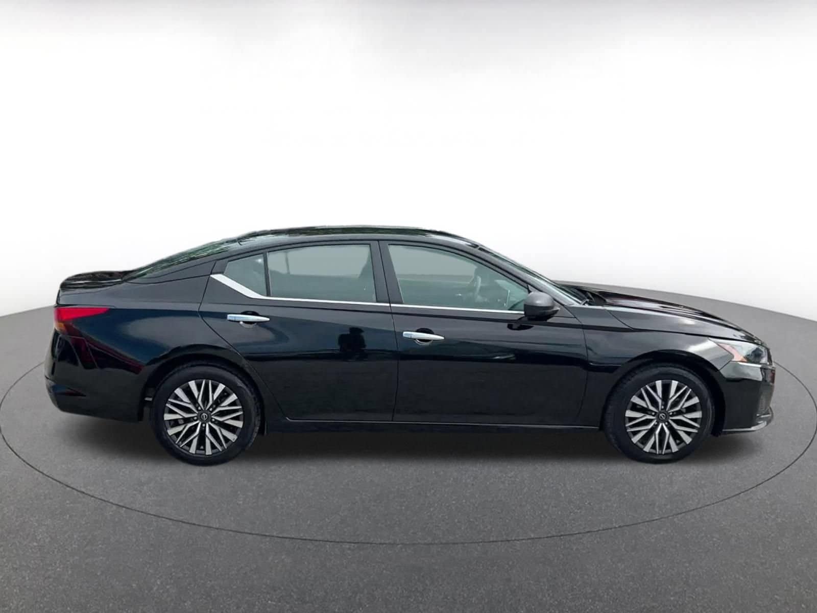 Thumbnail: 2025 Nissan Altima - 15
