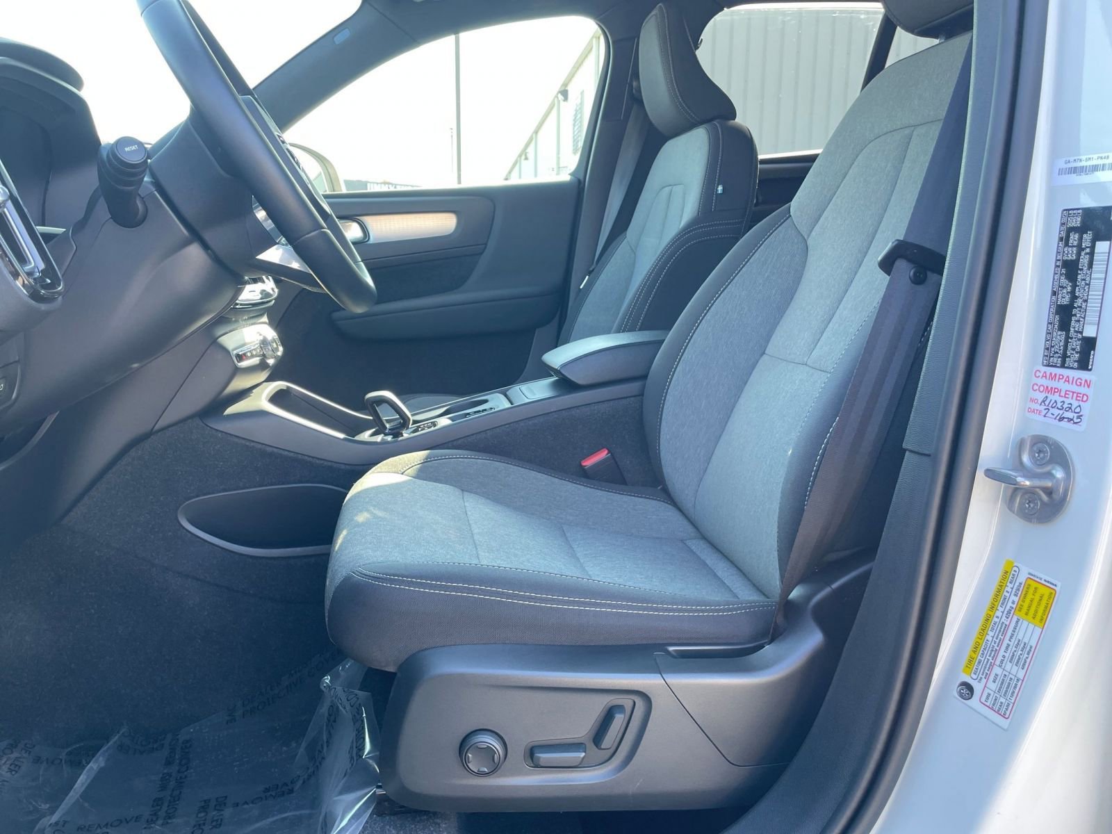 Thumbnail: 2024 Volvo XC40 - 27