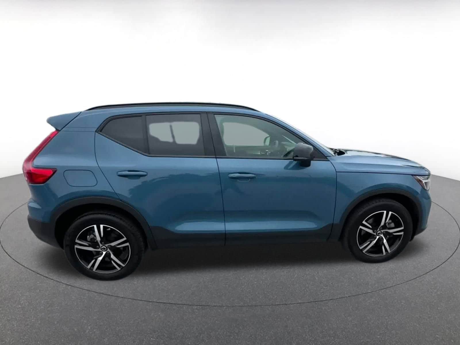 Thumbnail: 2024 Volvo XC40 - 16