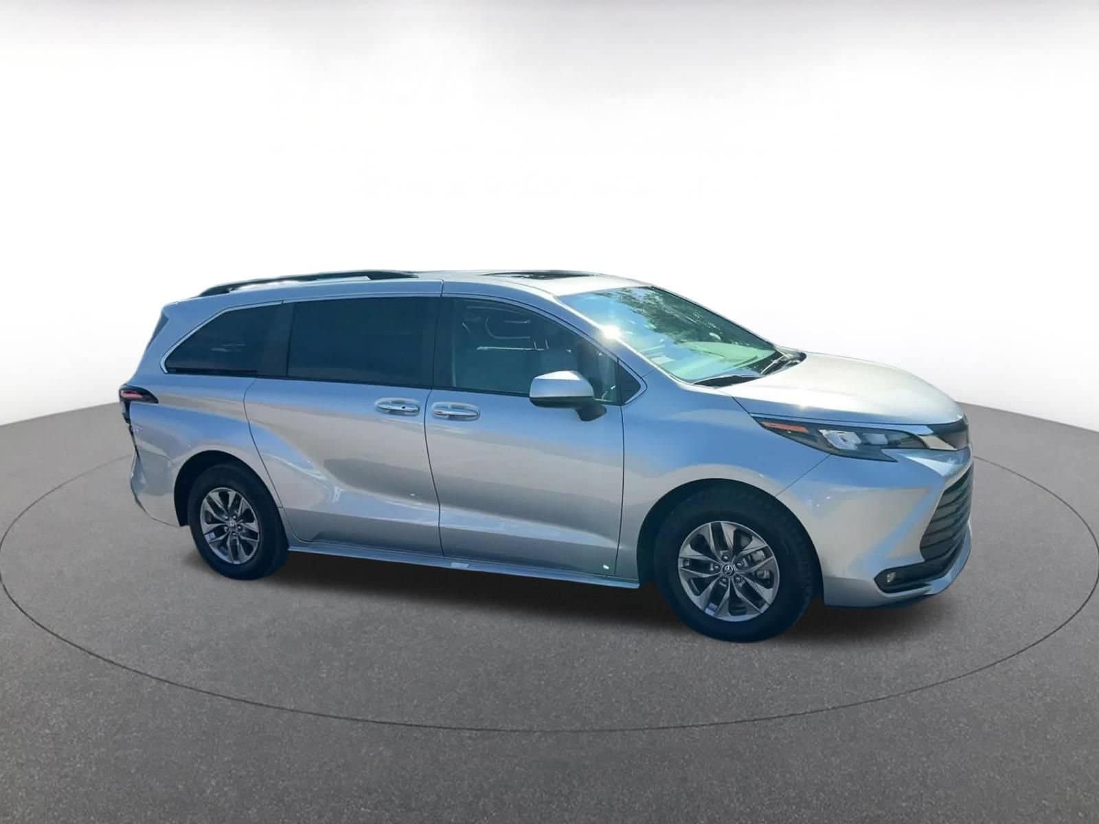 Thumbnail: 2025 Toyota Sienna - 2