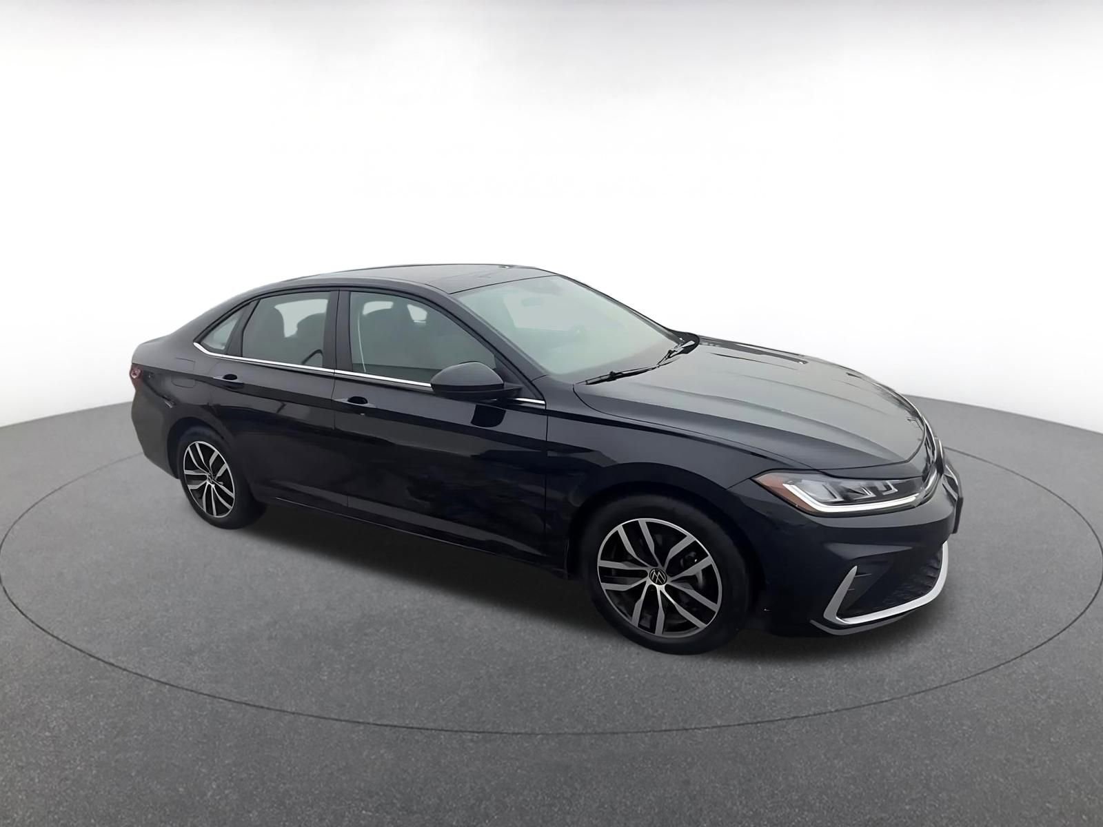 Thumbnail: 2025 Volkswagen Jetta - 2