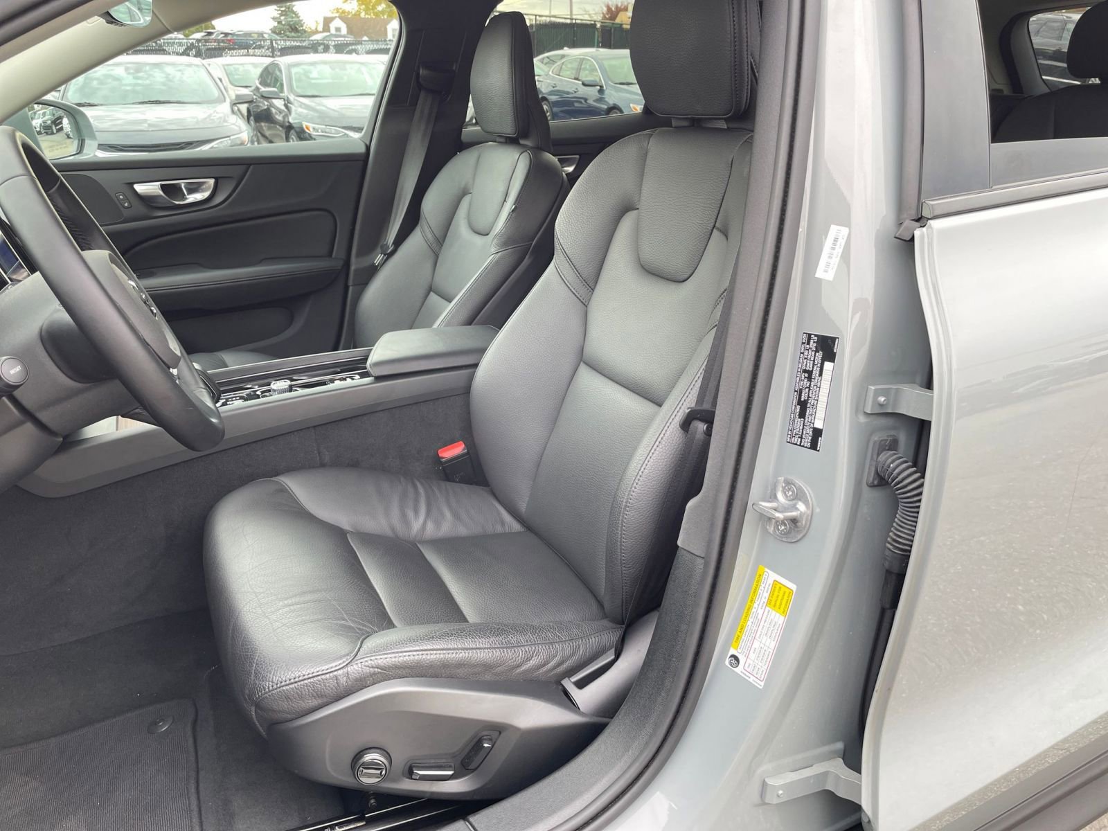 Thumbnail: 2025 Volvo S60 - 25