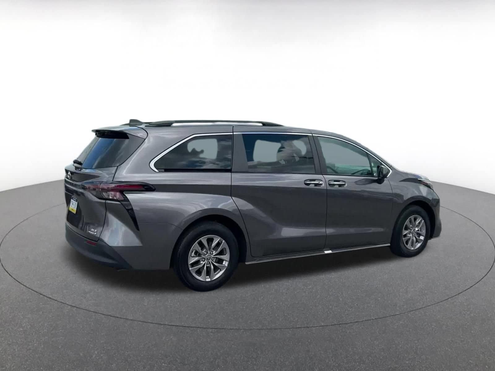 Thumbnail: 2023 Toyota Sienna - 11