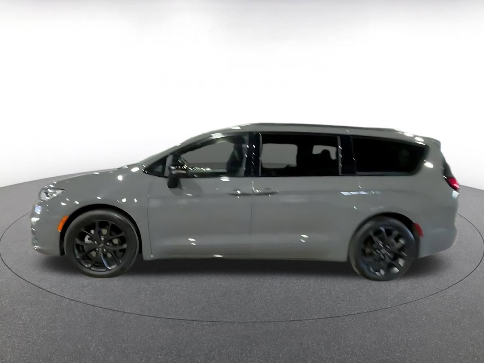 Thumbnail: 2025 Chrysler Pacifica - 7