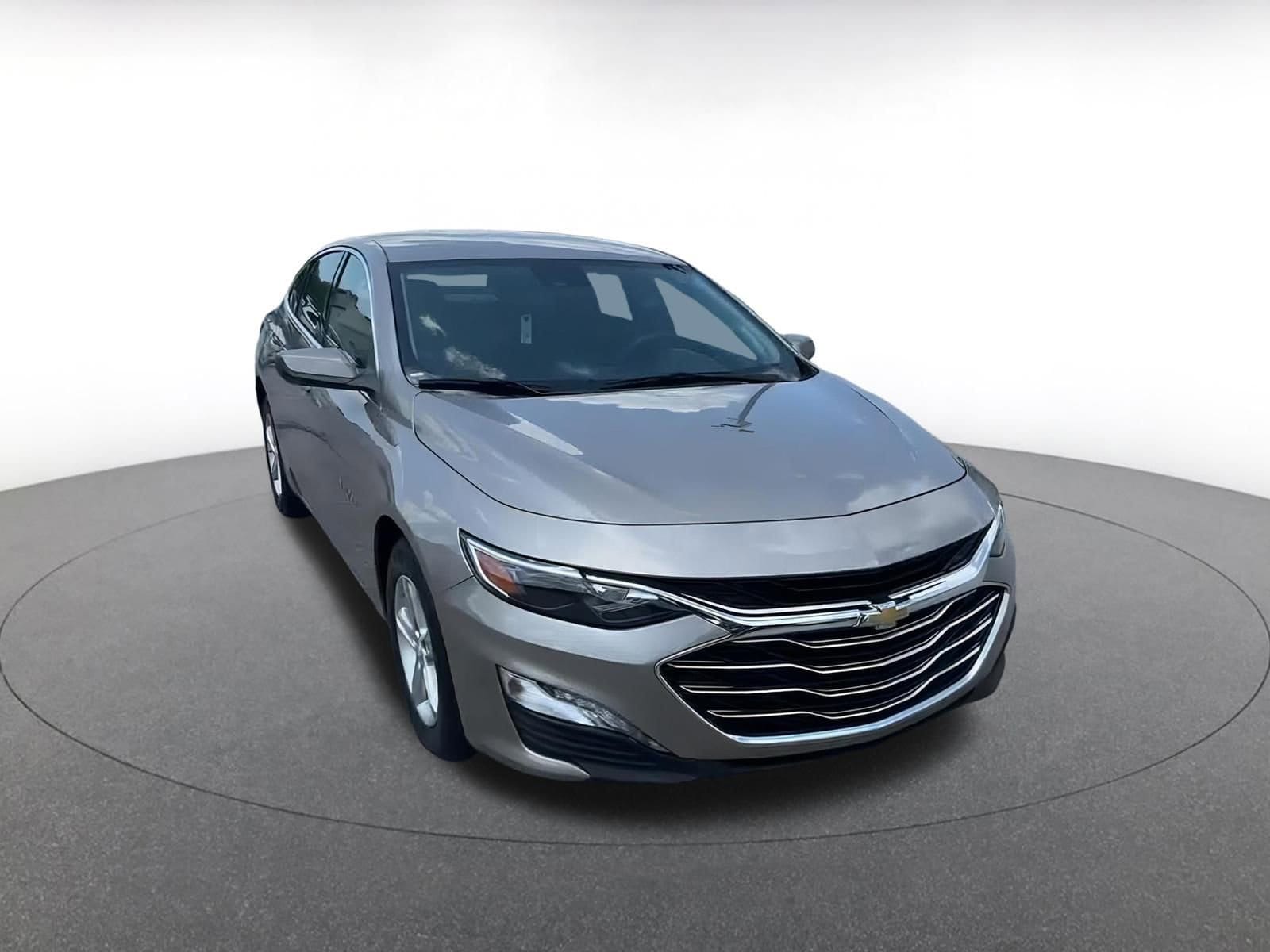 Thumbnail: 2024 Chevrolet Malibu - 3