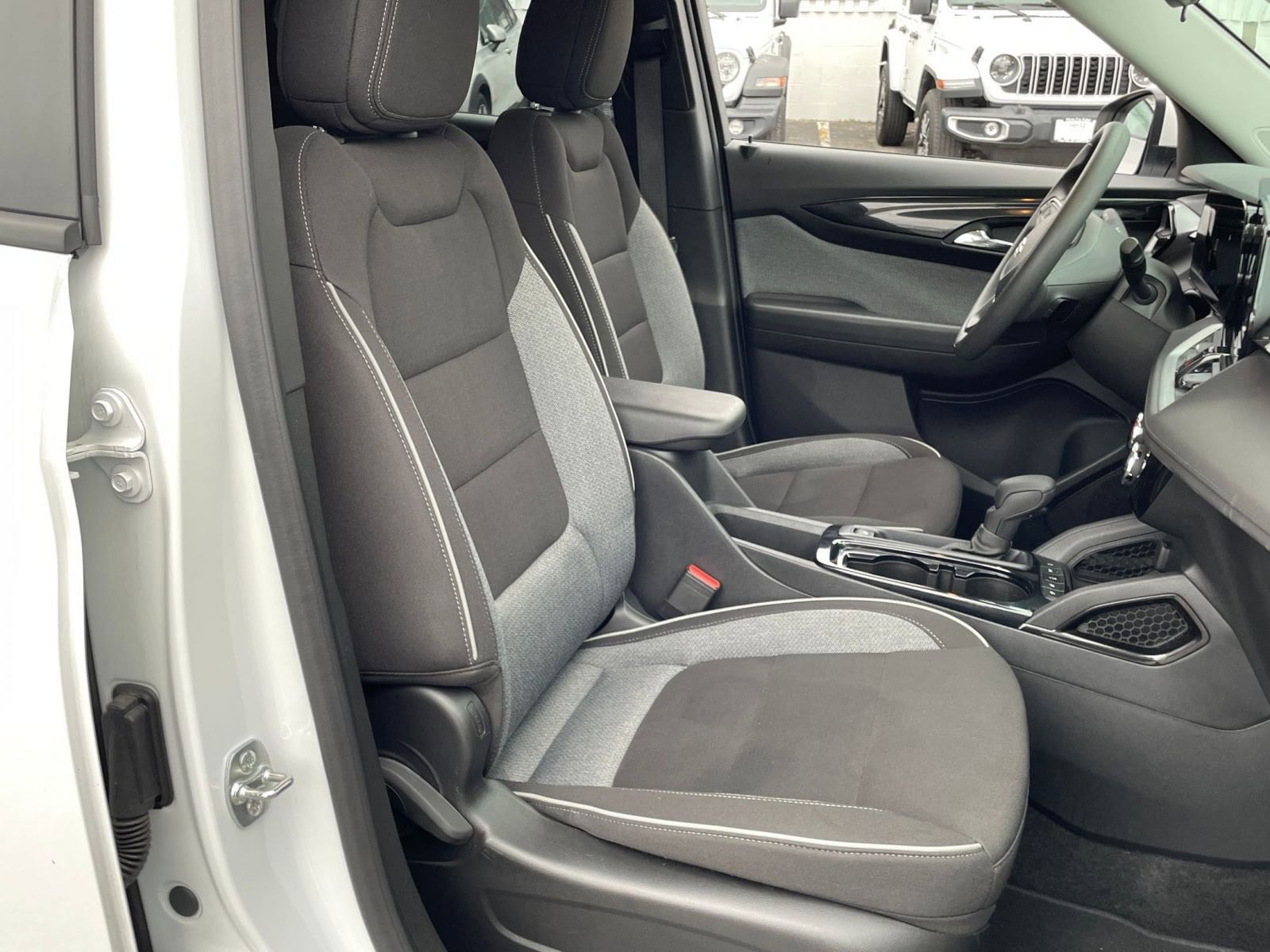 Thumbnail: 2025 Chevrolet TrailBlazer - 34