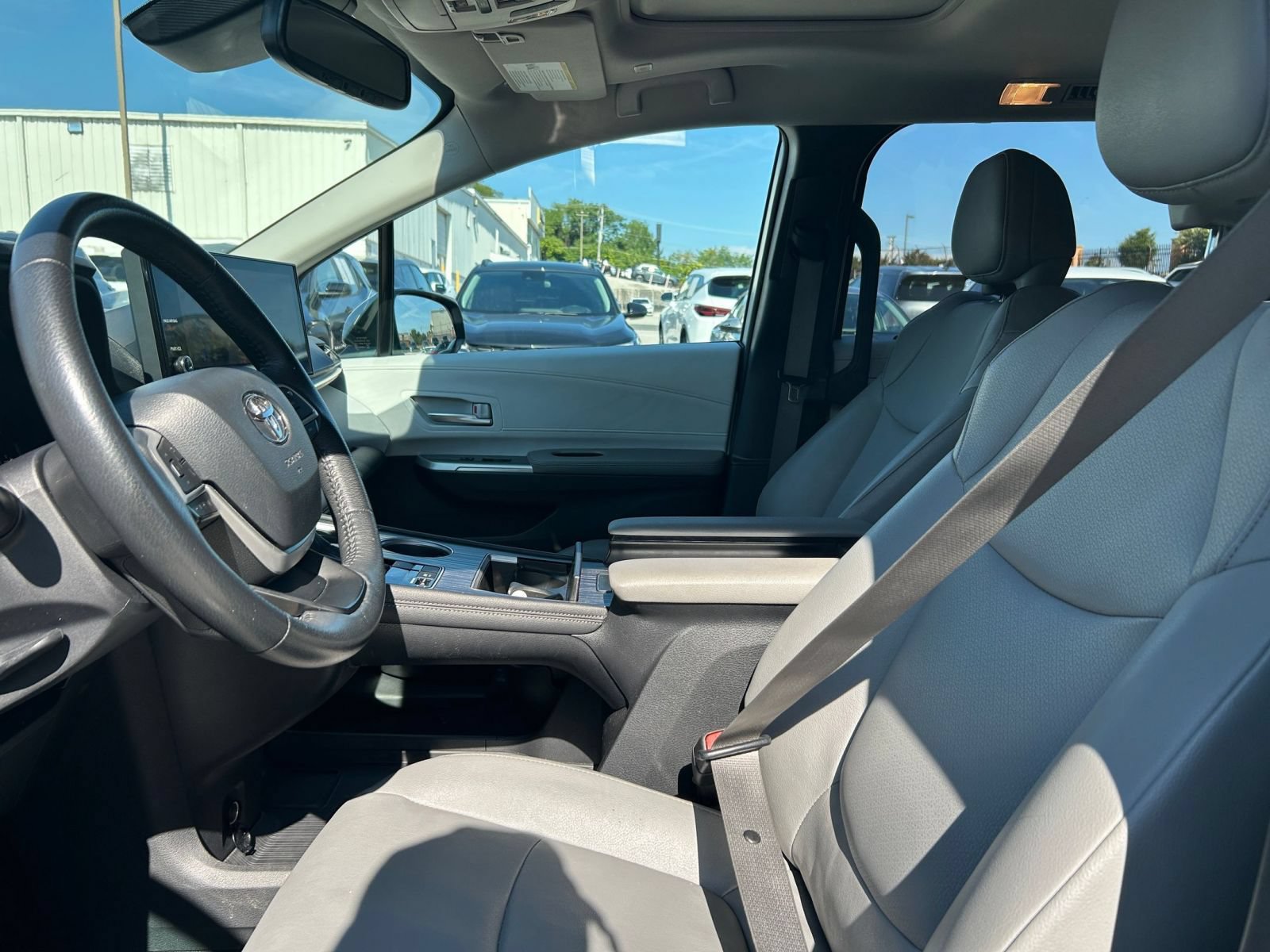 Thumbnail: 2025 Toyota Sienna - 25