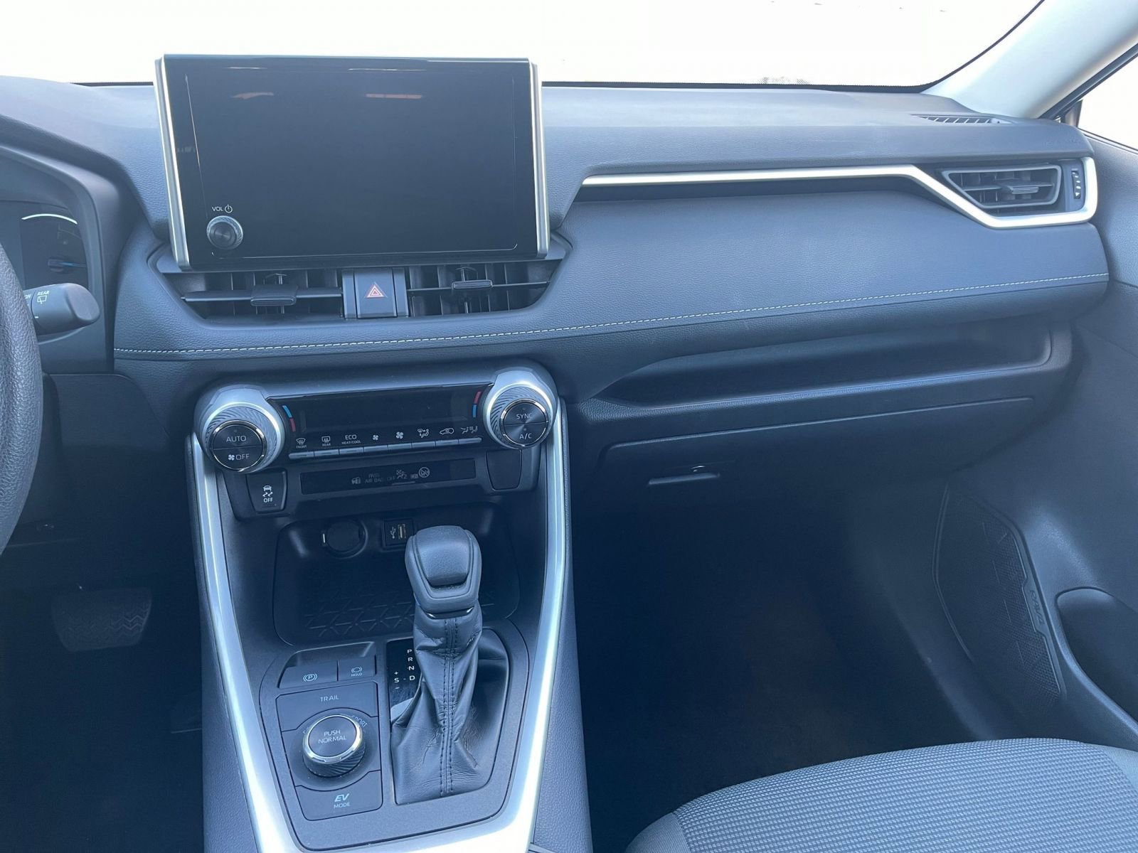 Thumbnail: 2025 Toyota RAV4 - 34