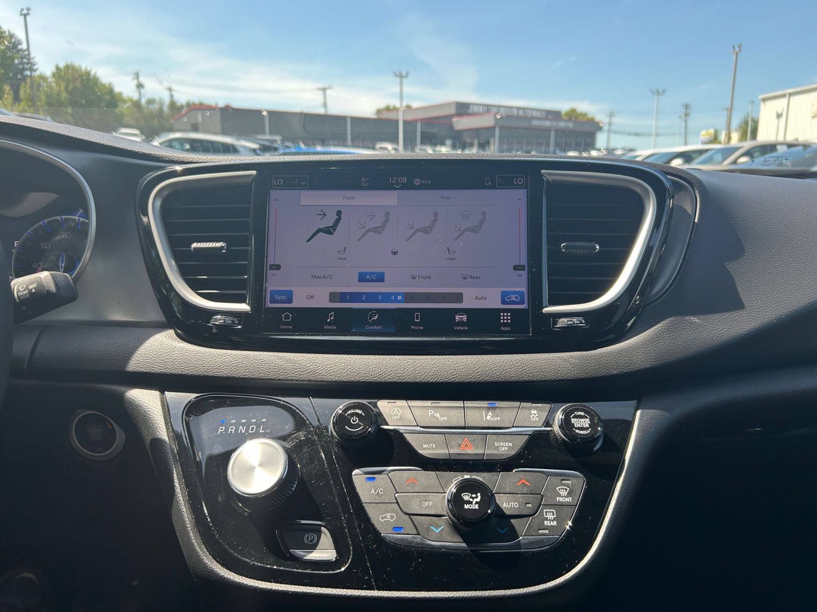 Thumbnail: 2025 Chrysler Pacifica - 16