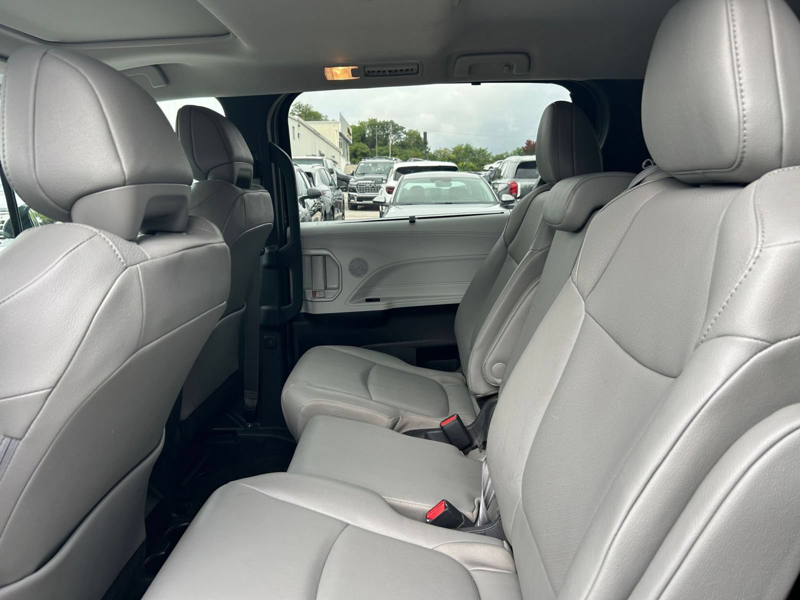 Thumbnail: 2025 Toyota Sienna - 21