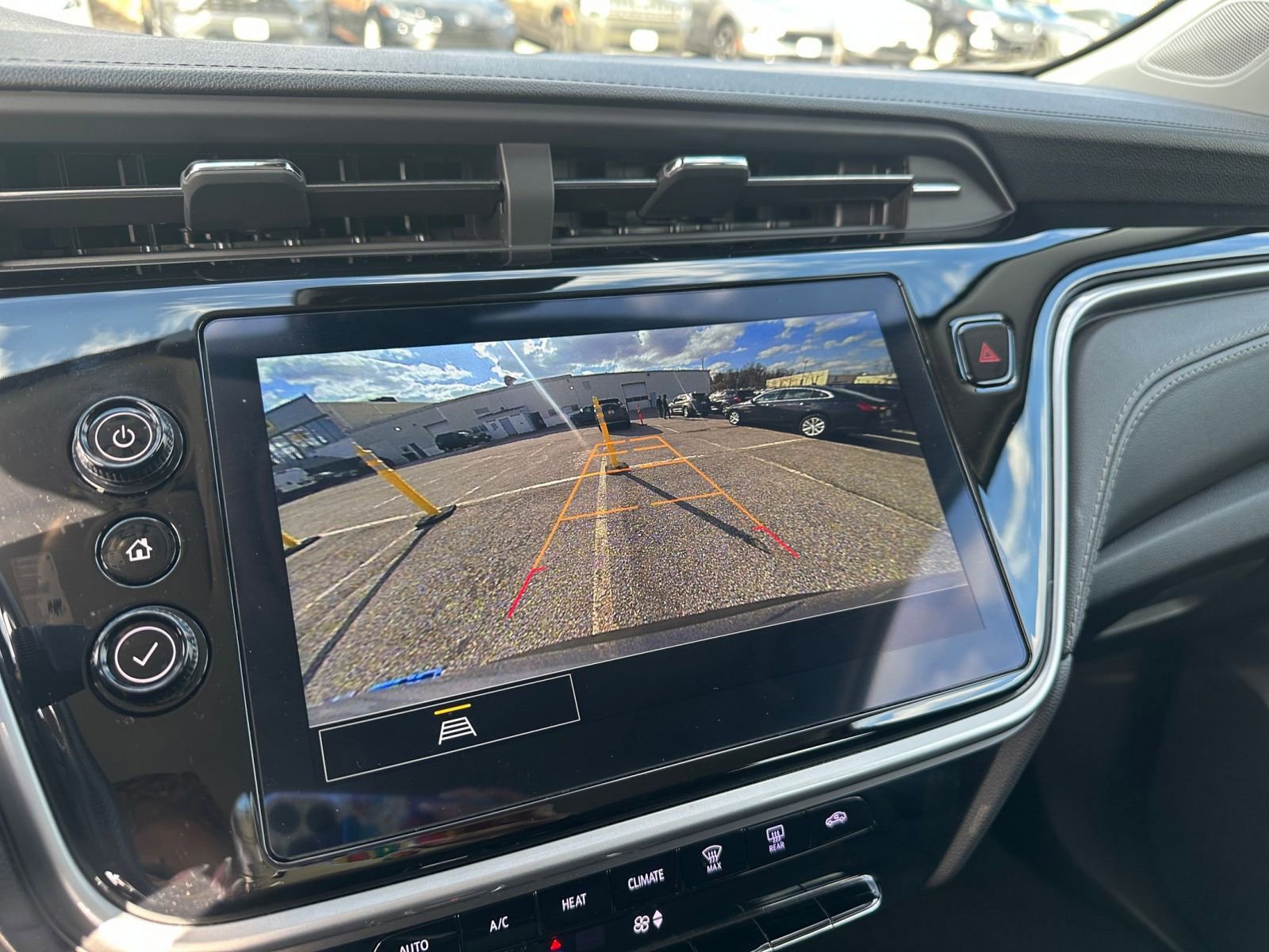 Thumbnail: 2023 Chevrolet Bolt EUV - 17