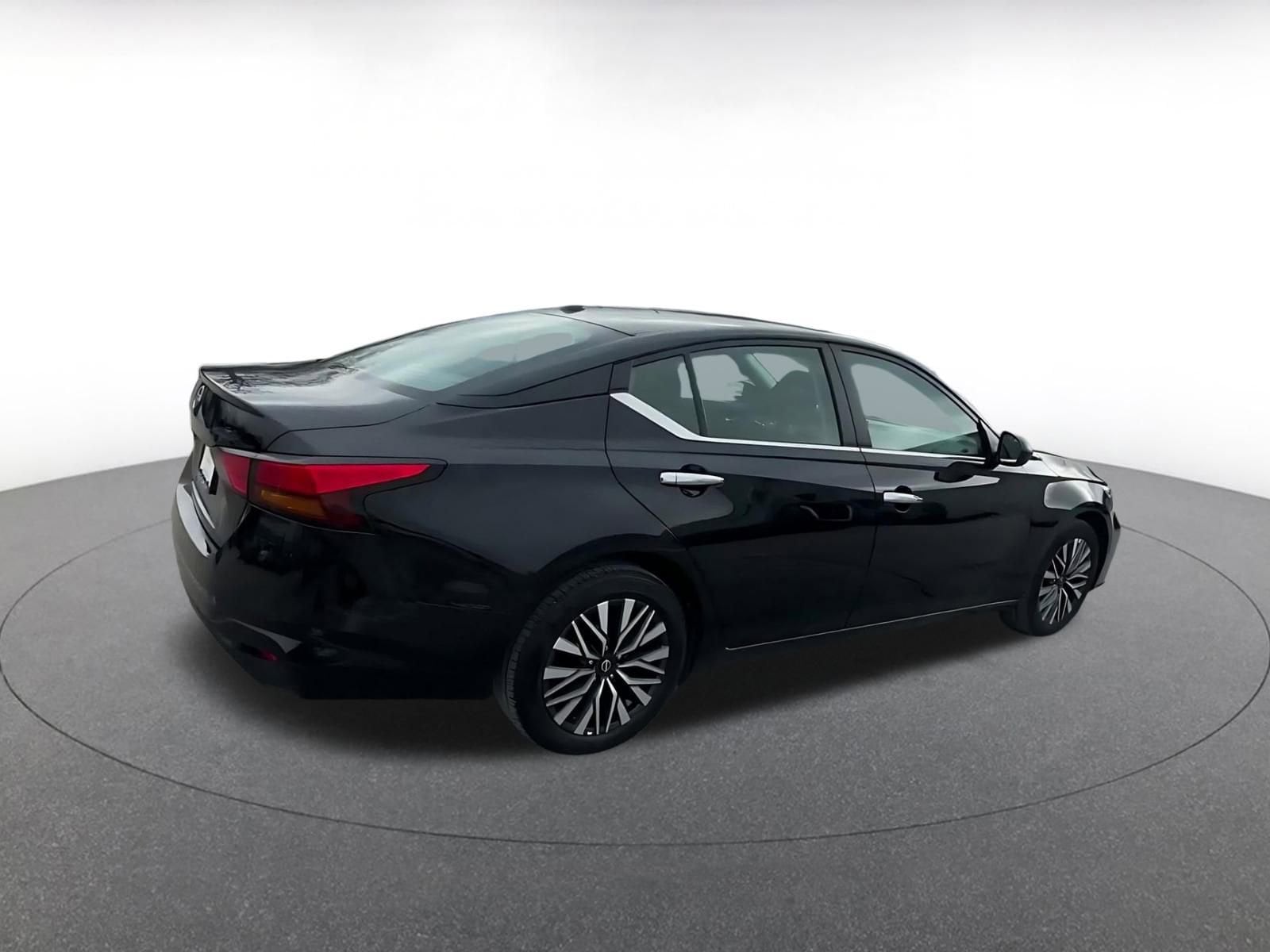 Thumbnail: 2025 Nissan Altima - 15