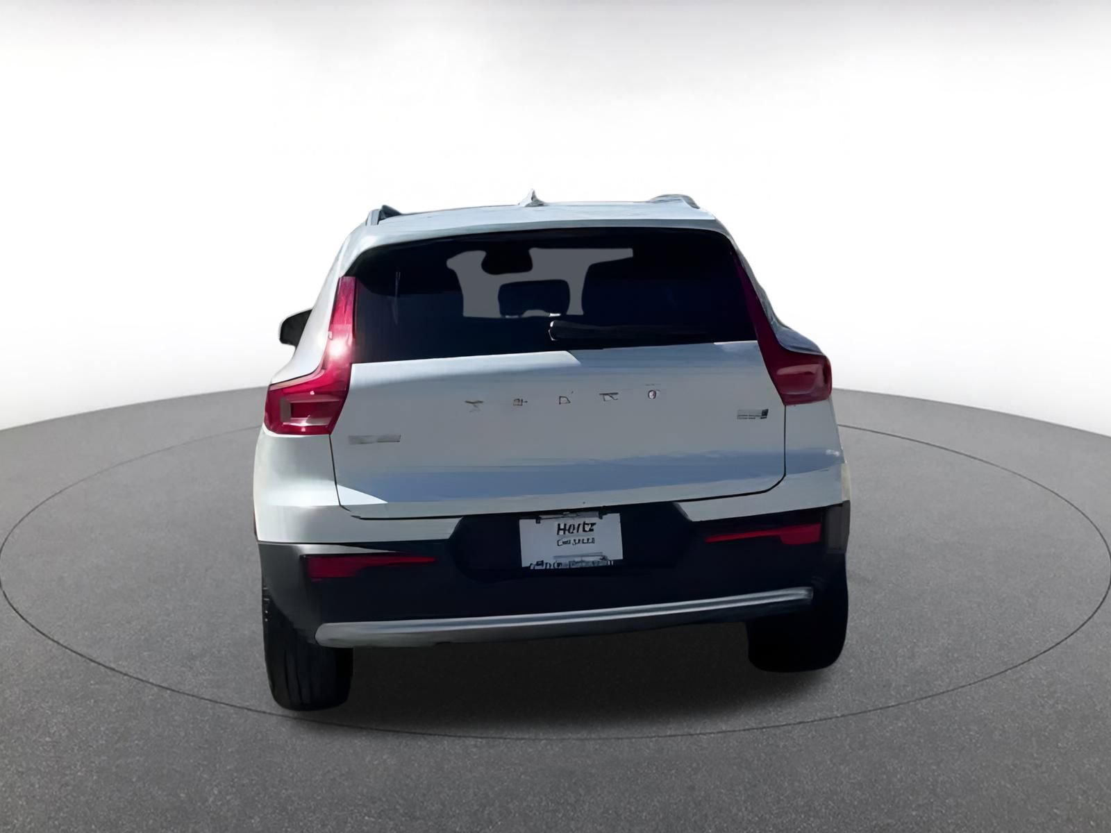 Thumbnail: 2024 Volvo XC40 - 10