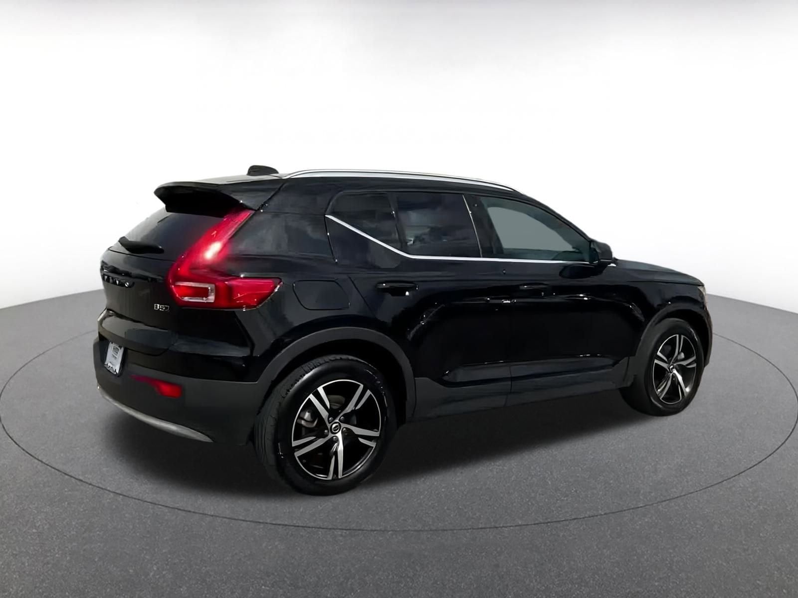 Thumbnail: 2024 Volvo XC40 - 15