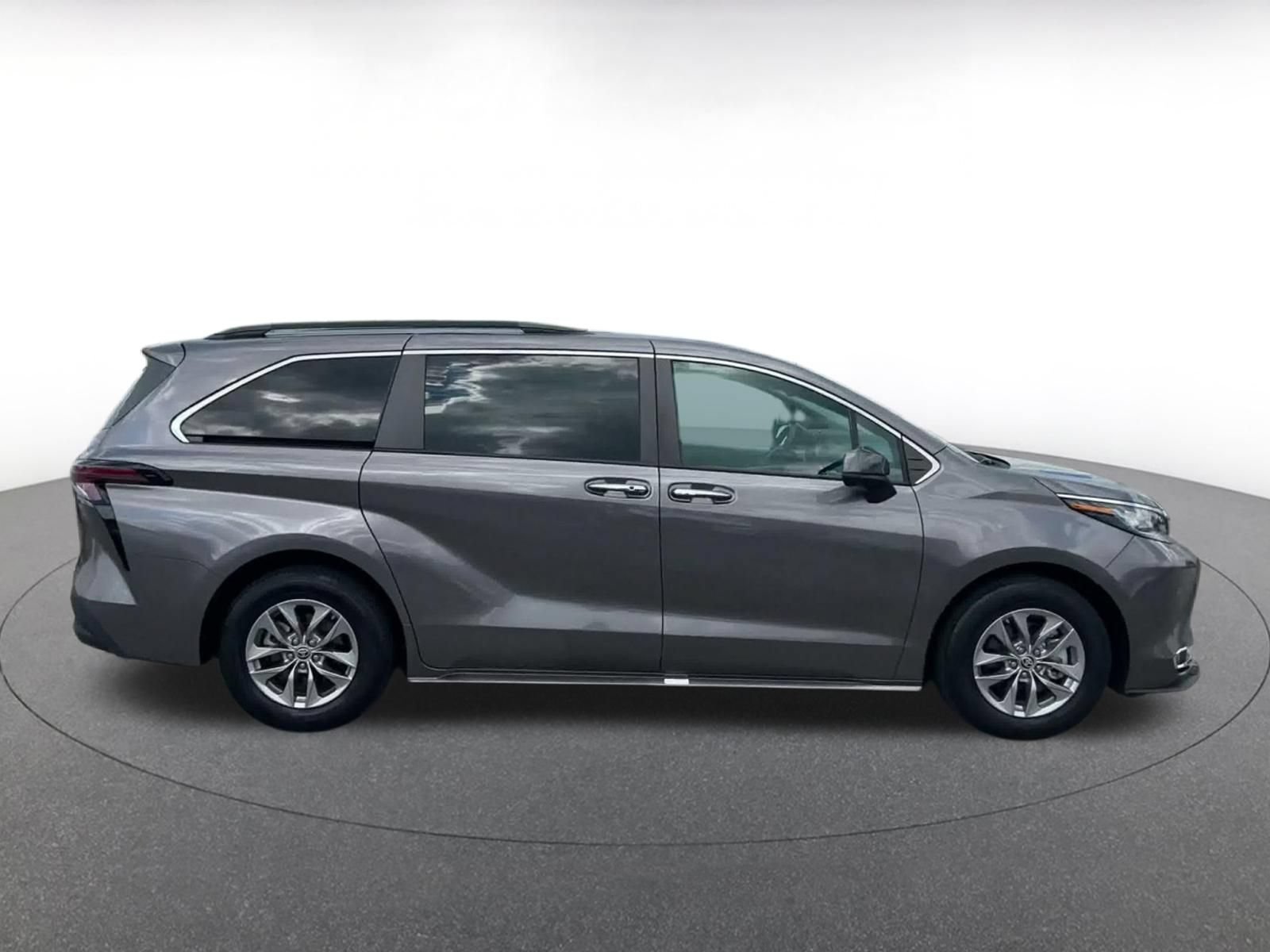 Thumbnail: 2023 Toyota Sienna - 13
