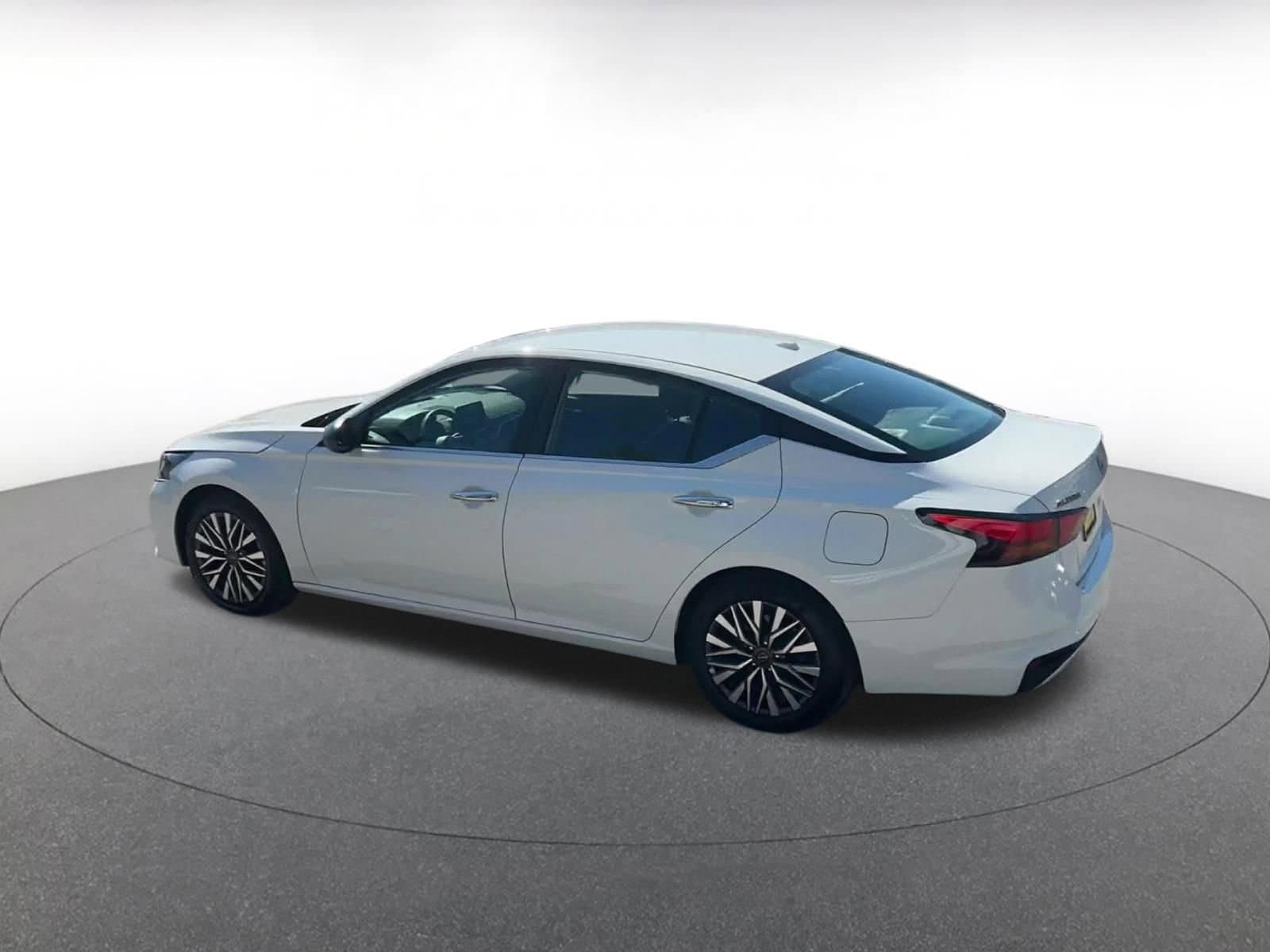 Thumbnail: 2025 Nissan Altima - 10