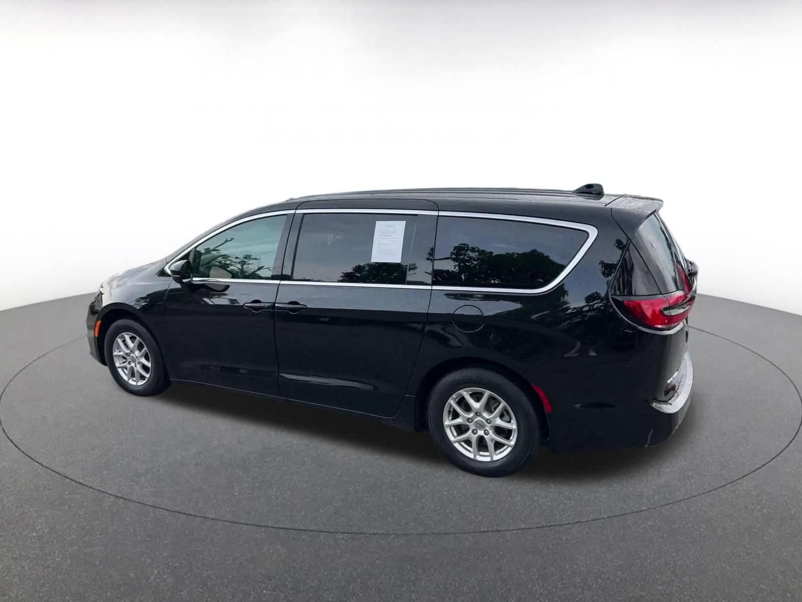Thumbnail: 2025 Chrysler Pacifica - 8