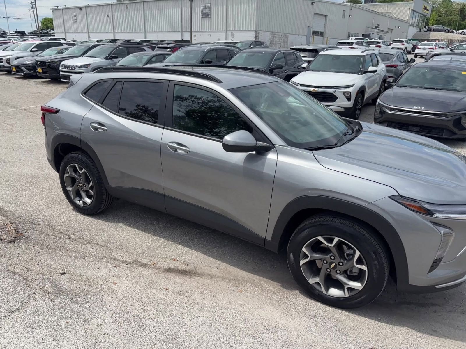 Thumbnail: 2025 Chevrolet Trax - 2
