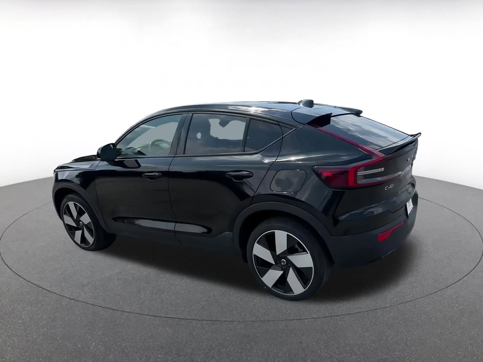 Thumbnail: 2023 Volvo C40 - 10