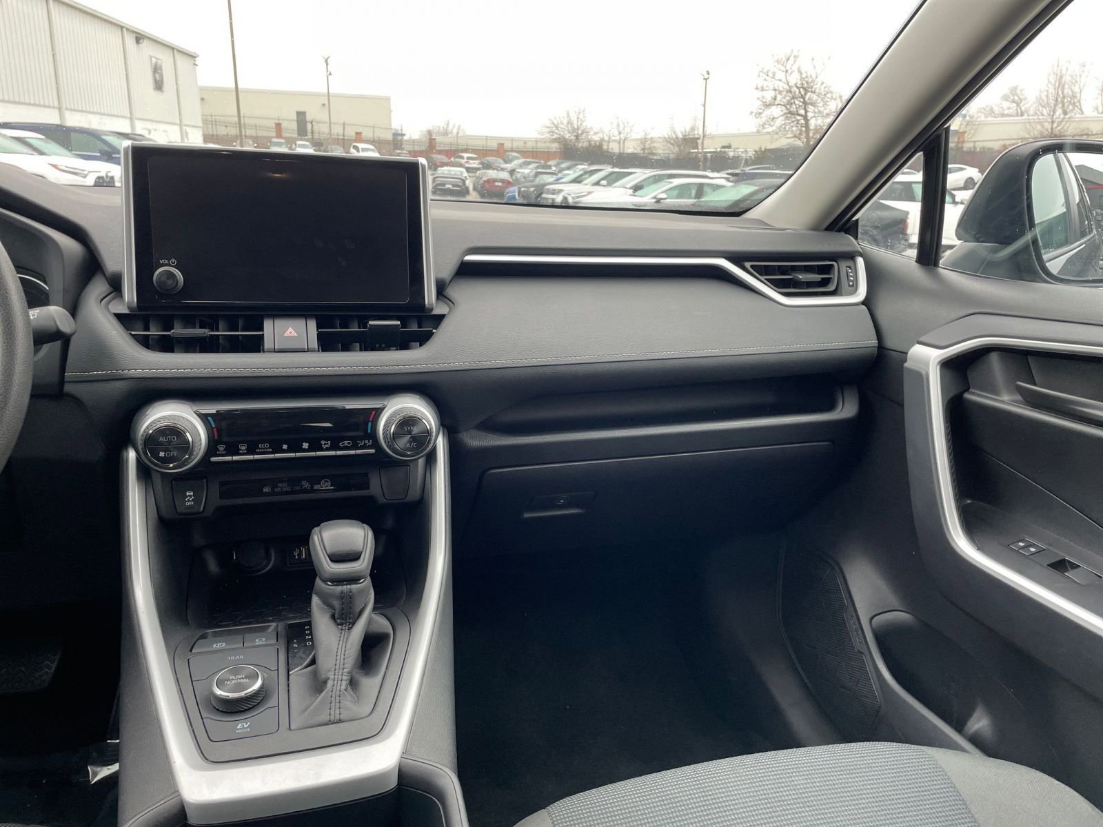 Thumbnail: 2025 Toyota RAV4 - 34