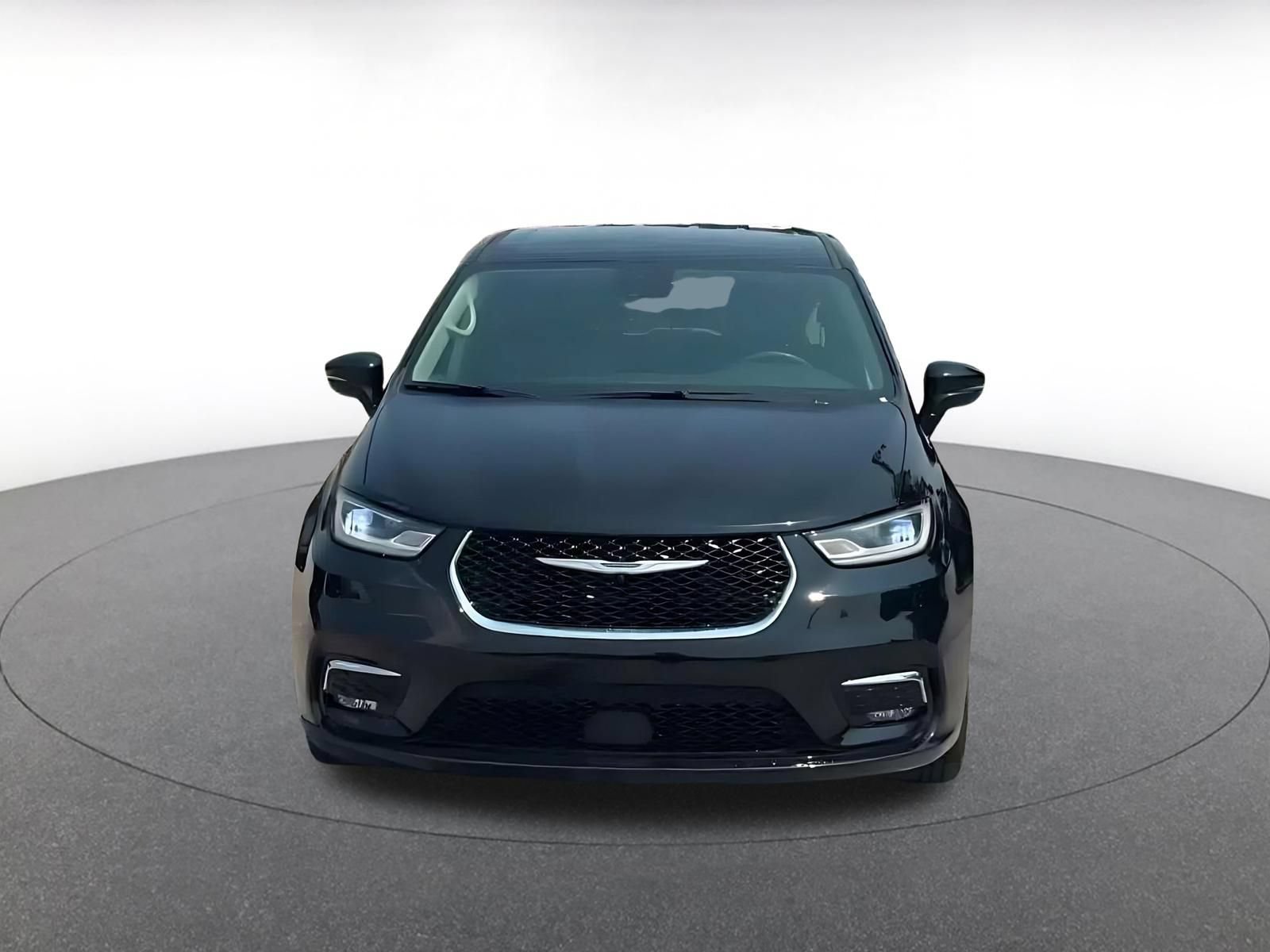 Thumbnail: 2024 Chrysler Pacifica - 4