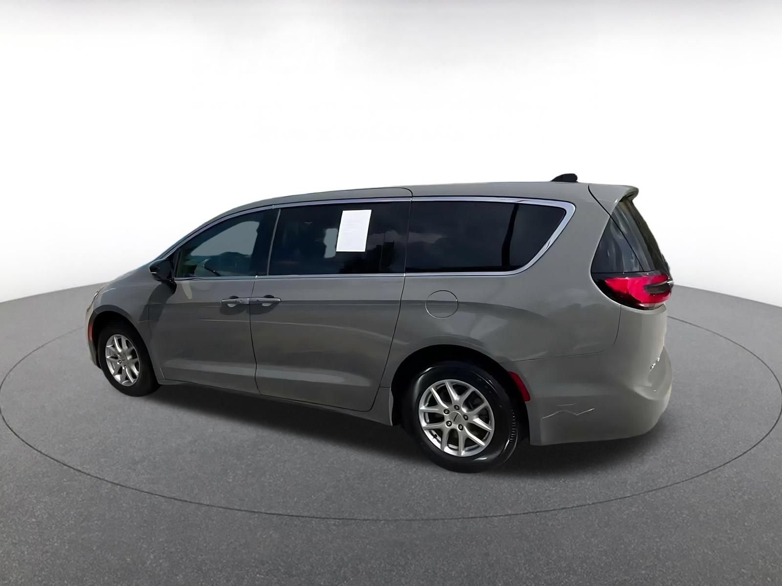Thumbnail: 2025 Chrysler Pacifica - 10