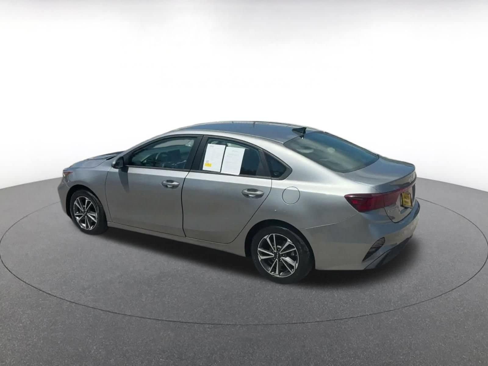 Thumbnail: 2024 Kia Forte - 10