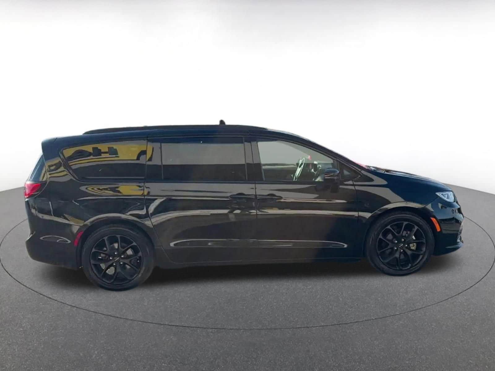 Thumbnail: 2025 Chrysler Pacifica - 16