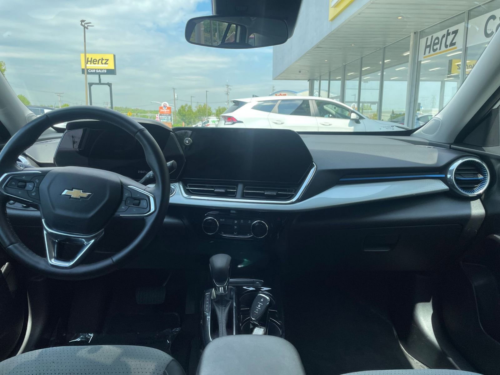 Thumbnail: 2025 Chevrolet Trax - 32