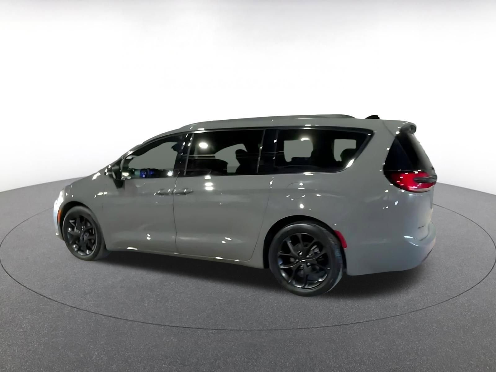 Thumbnail: 2025 Chrysler Pacifica - 8