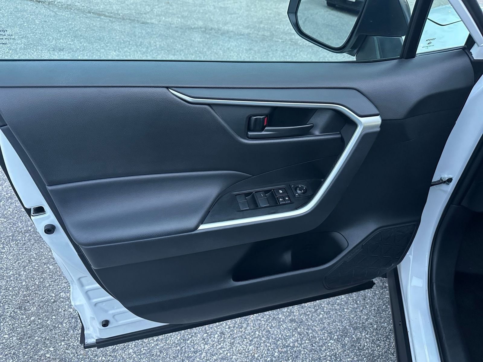 Thumbnail: 2025 Toyota RAV4 - 20