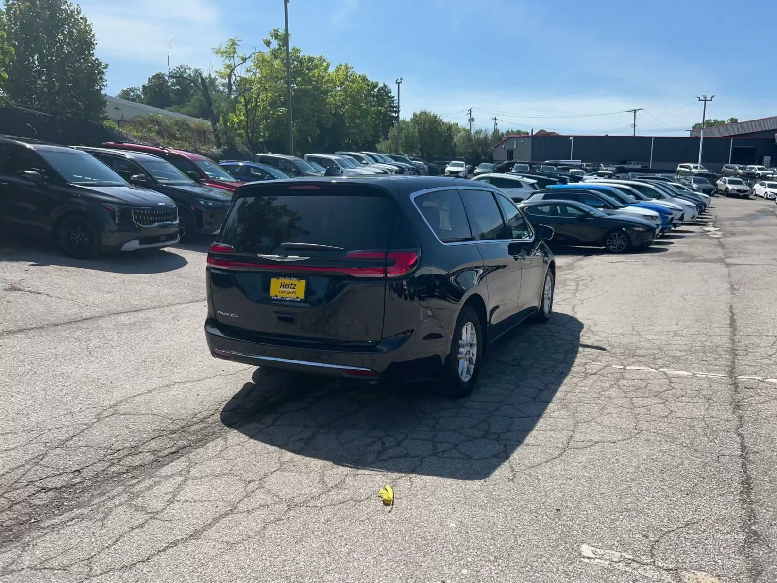 Thumbnail: 2025 Chrysler Pacifica - 13
